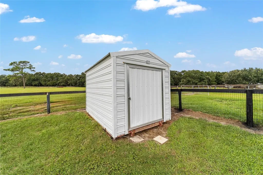 19630 SE 15th Place Morriston FL 32668