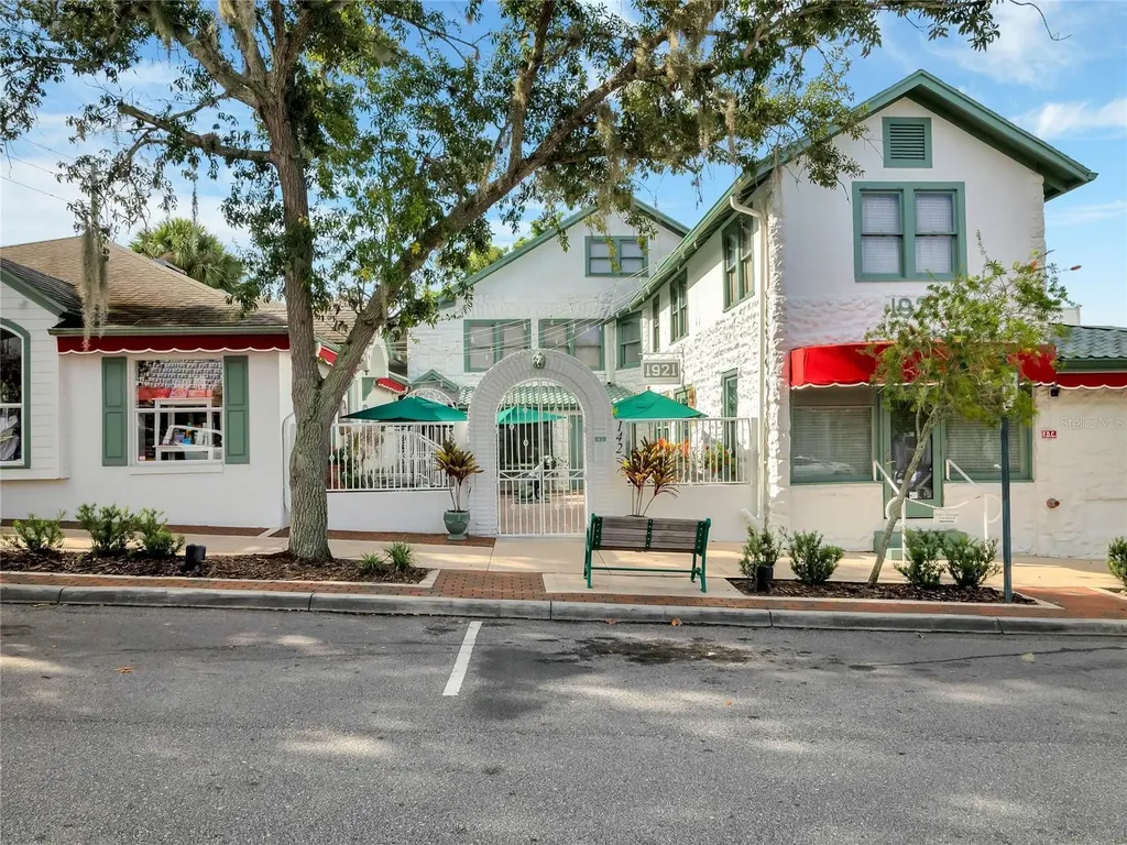 610 S Highland Street Mount Dora FL 32757