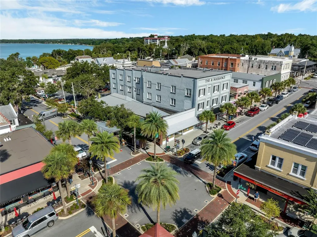610 S Highland Street Mount Dora FL 32757