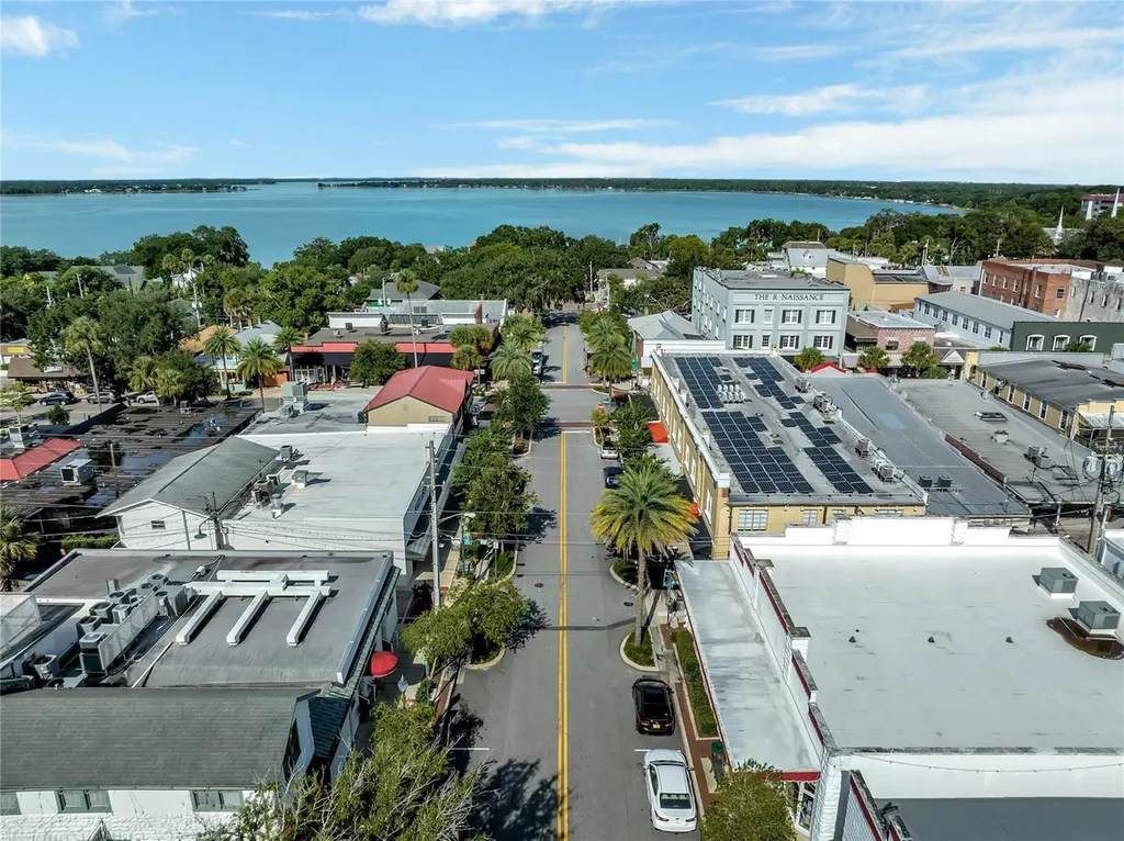 610 S Highland Street Mount Dora FL 32757