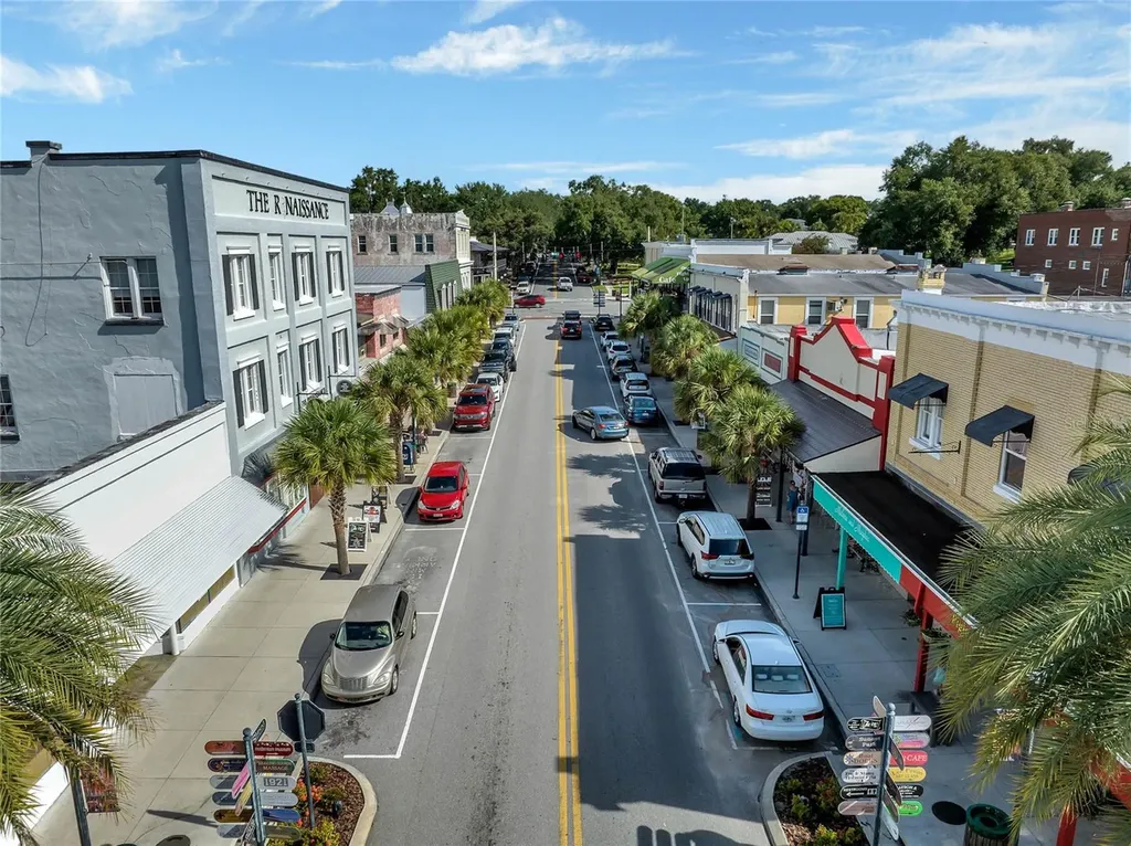 610 S Highland Street Mount Dora FL 32757