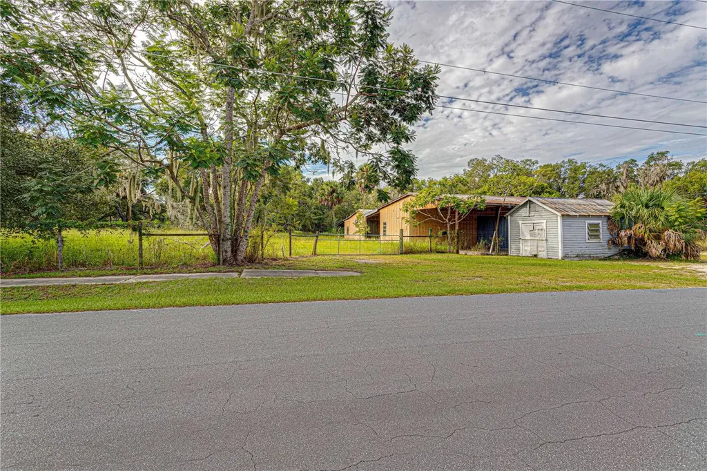 610 S Highland Street Mount Dora FL 32757