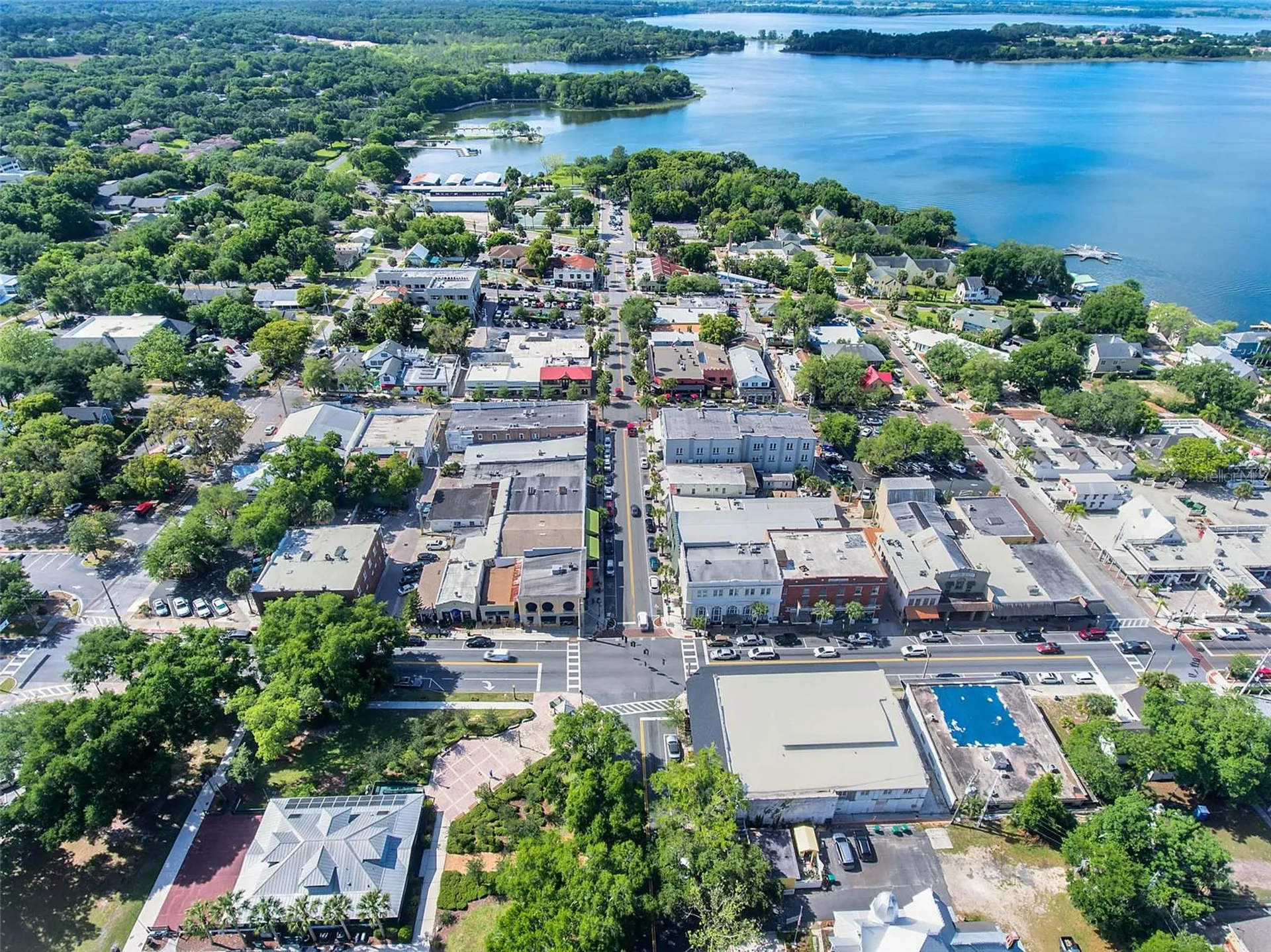 610 S Highland Street Mount Dora FL 32757
