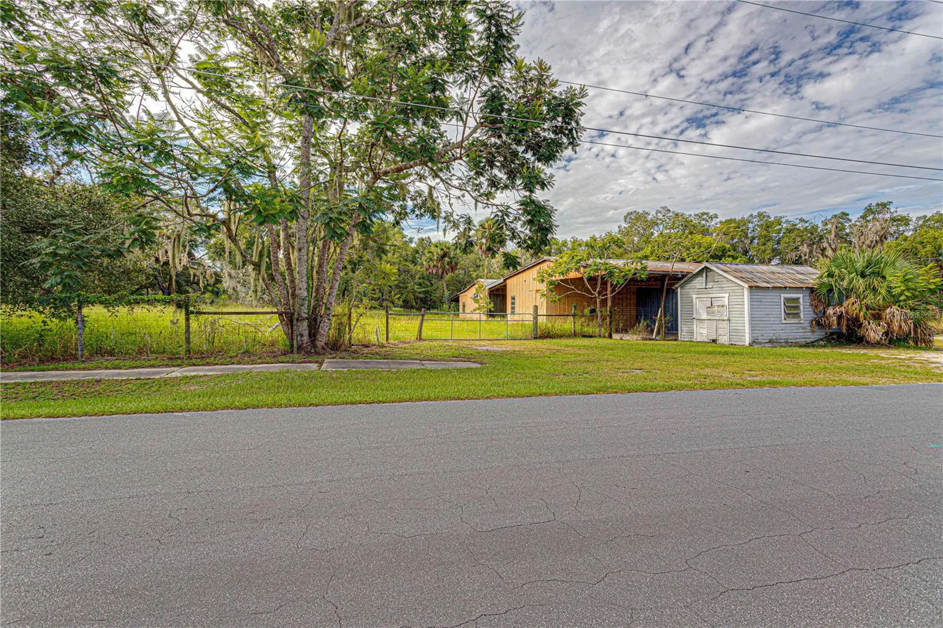 610 S Highland Street Mount Dora FL 32757