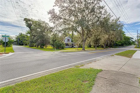 610 S Highland Street Mount Dora FL 32757