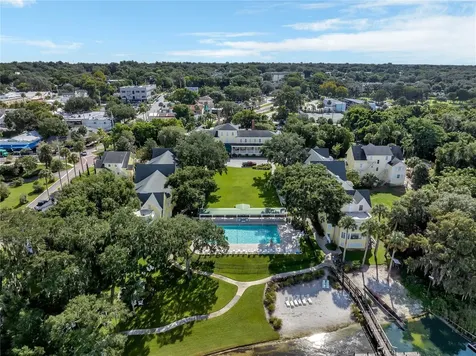 610 S Highland Street Mount Dora FL 32757