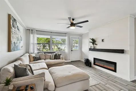 4722 W Bay Avenue Tampa FL 33616