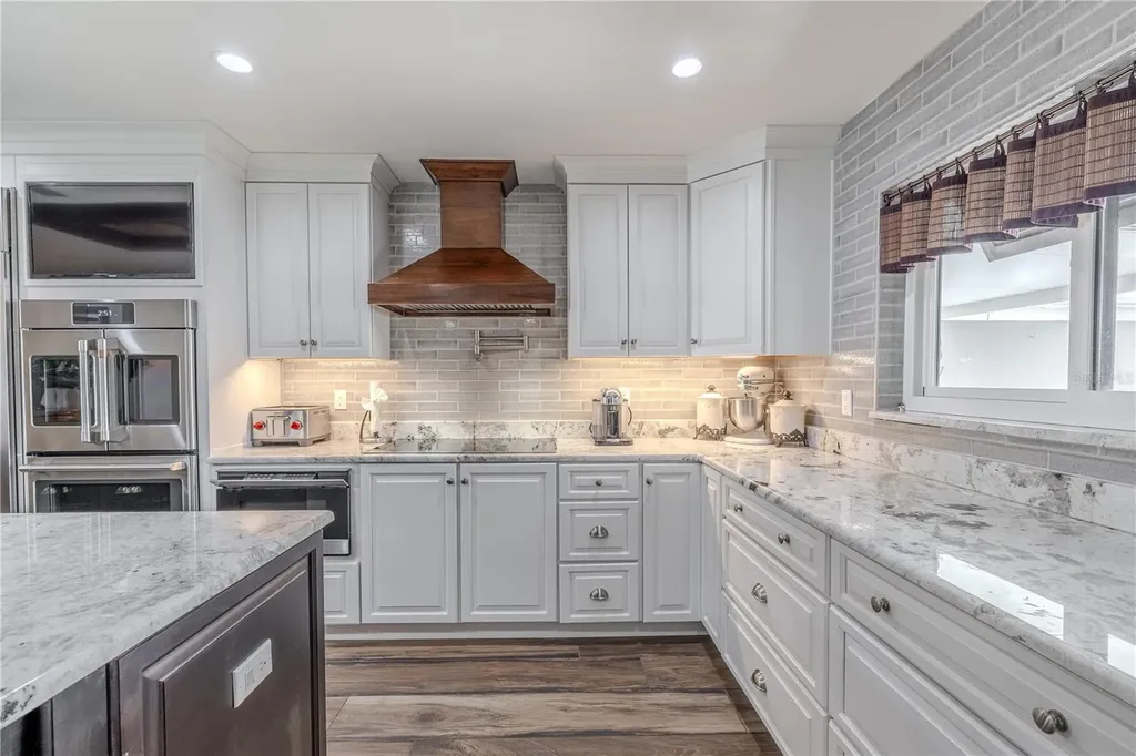 345 Boca Ciega Point Boulevard St Petersburg FL 33708