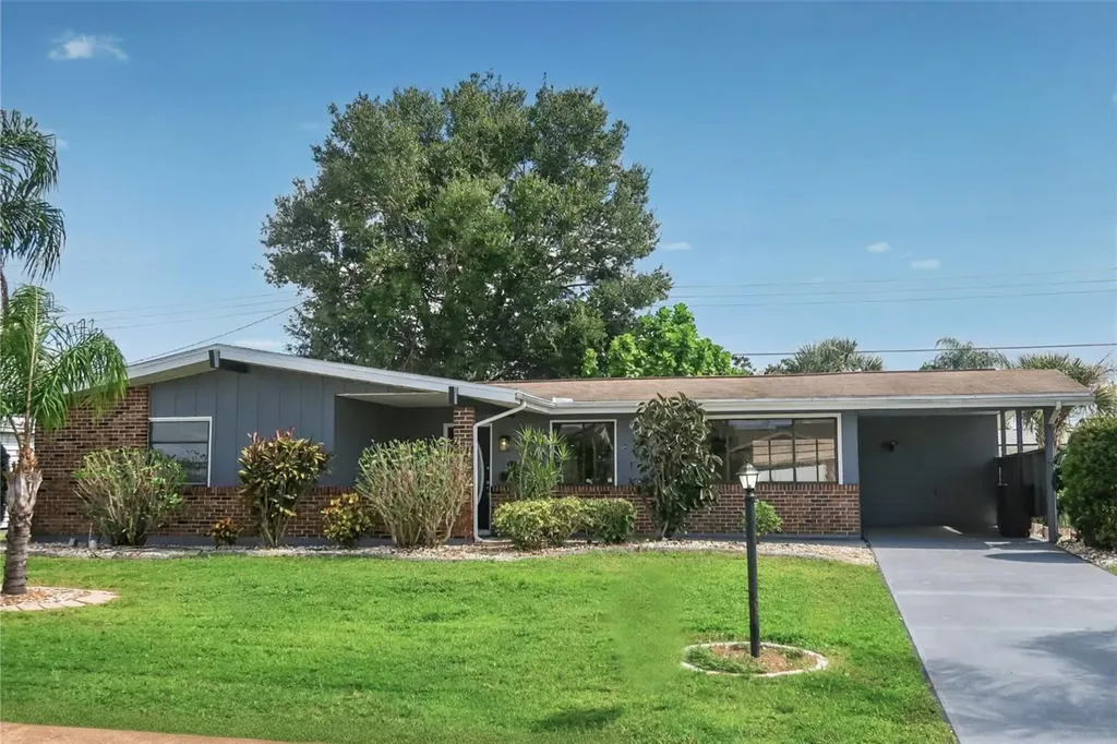 806 Oakmont Avenue Sun City Center FL 33573