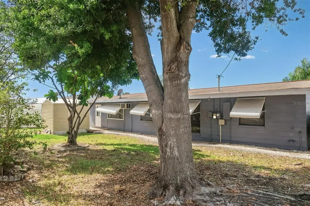 806 Oakmont Avenue Sun City Center FL 33573