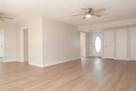 806 Oakmont Avenue Sun City Center FL 33573