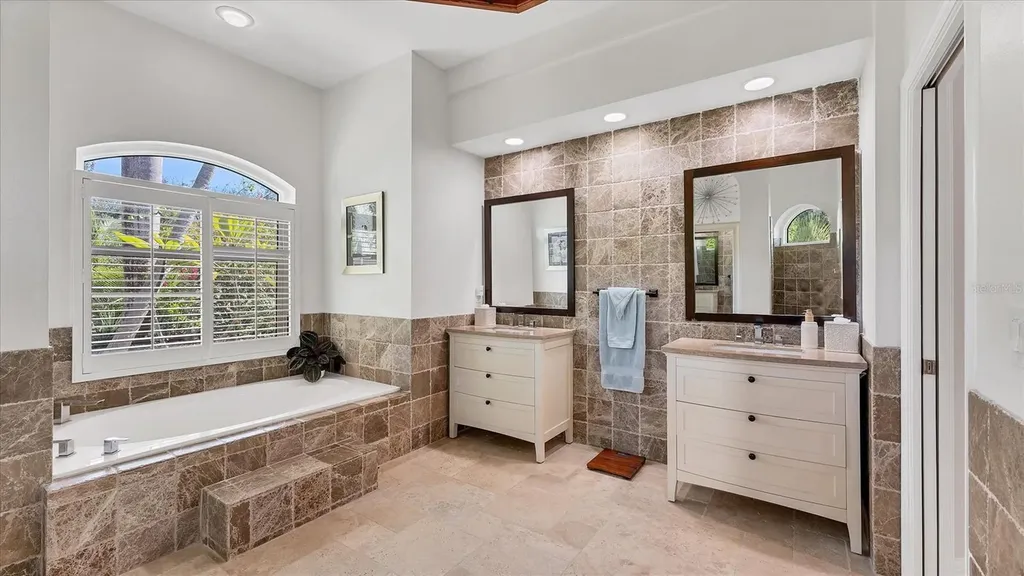 9979 Cherry Hills Avenue Circle Bradenton FL 34202