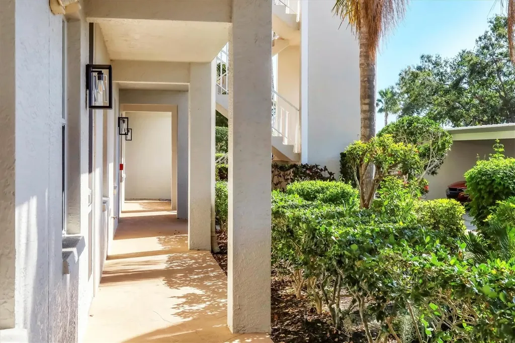 8735 Olde Hickory Avenue Sarasota FL 34238