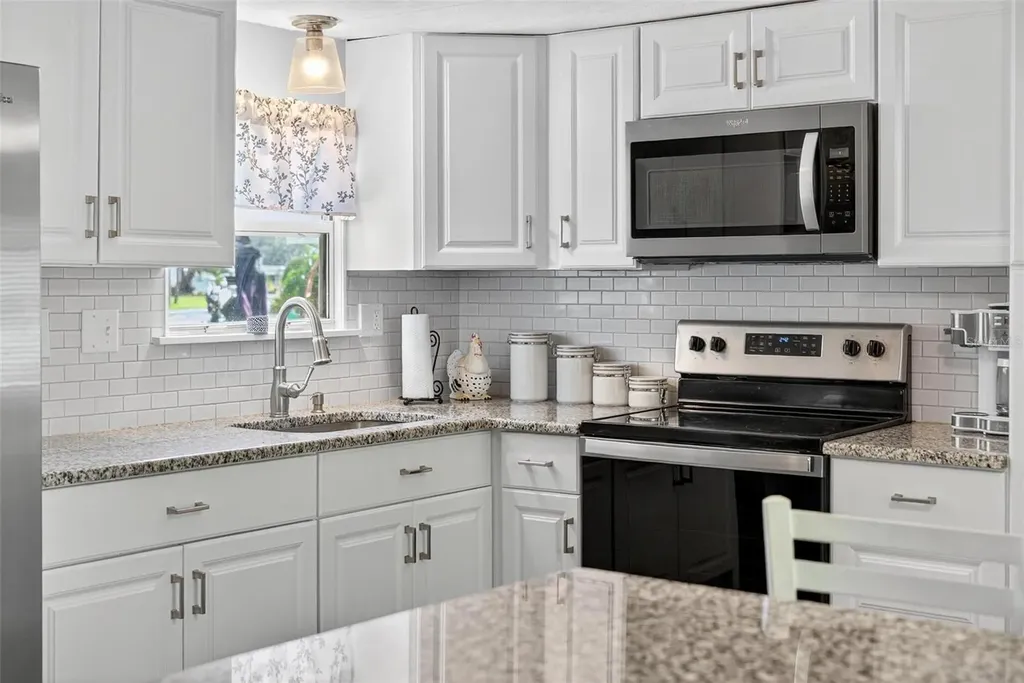 2718 Vindale Road Tavares FL 32778