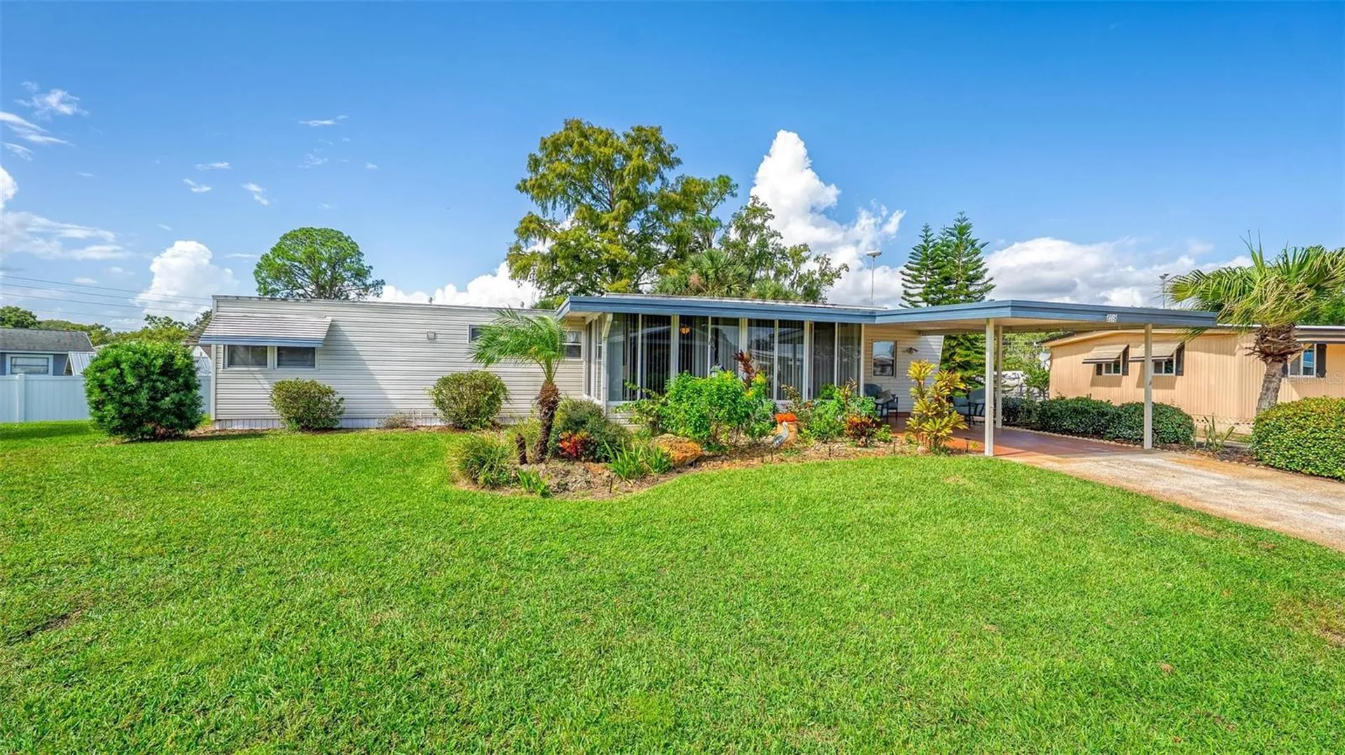 2718 Vindale Road Tavares FL 32778