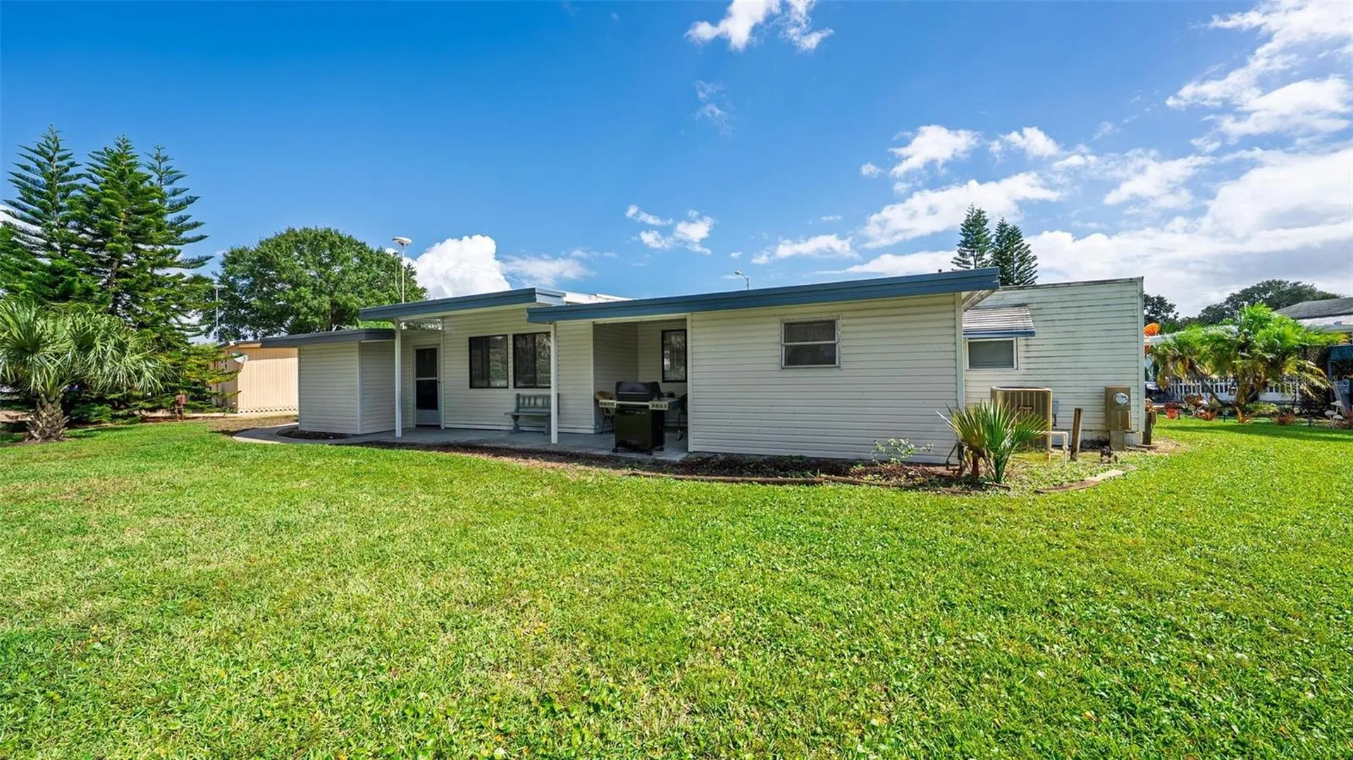 2718 Vindale Road Tavares FL 32778
