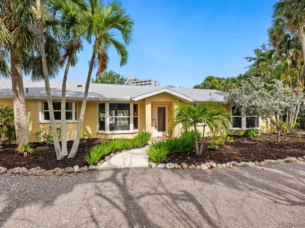 4830 Estrada De Costa Sarasota FL 34242