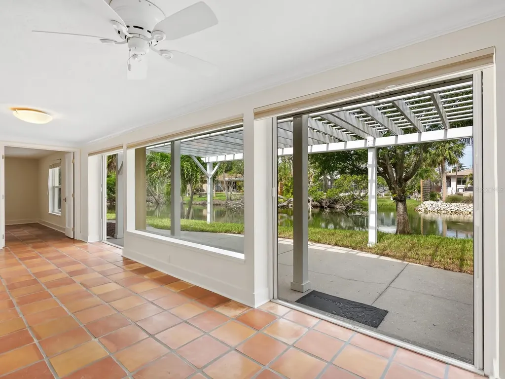 4830 Estrada De Costa Sarasota FL 34242