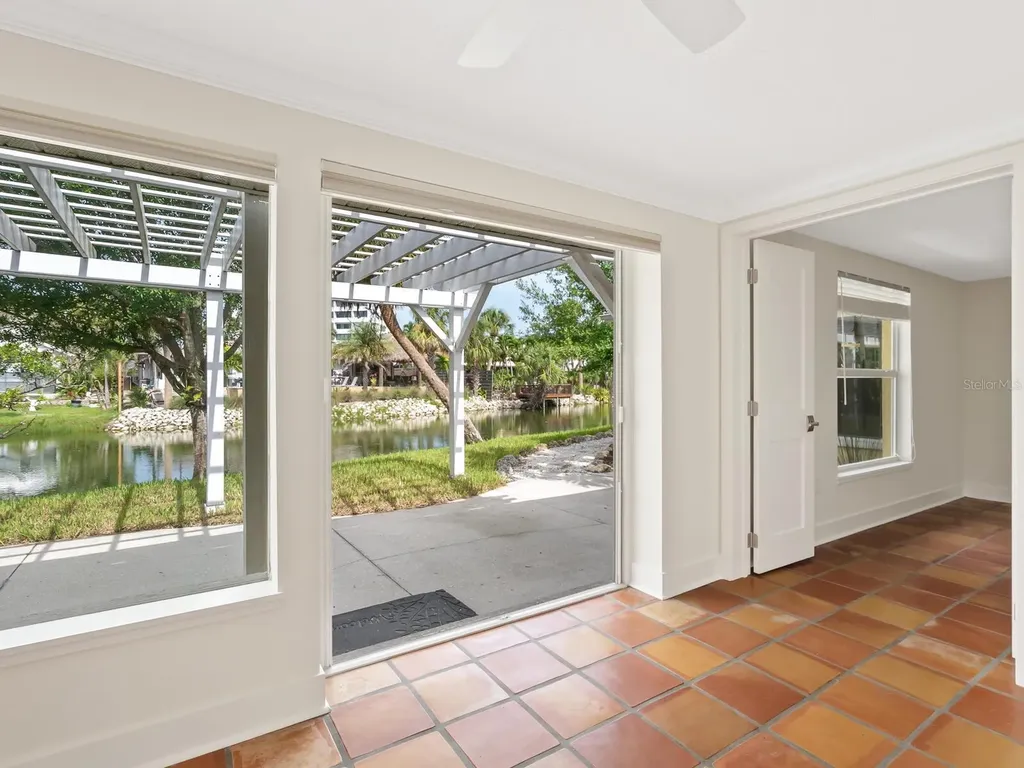 4830 Estrada De Costa Sarasota FL 34242