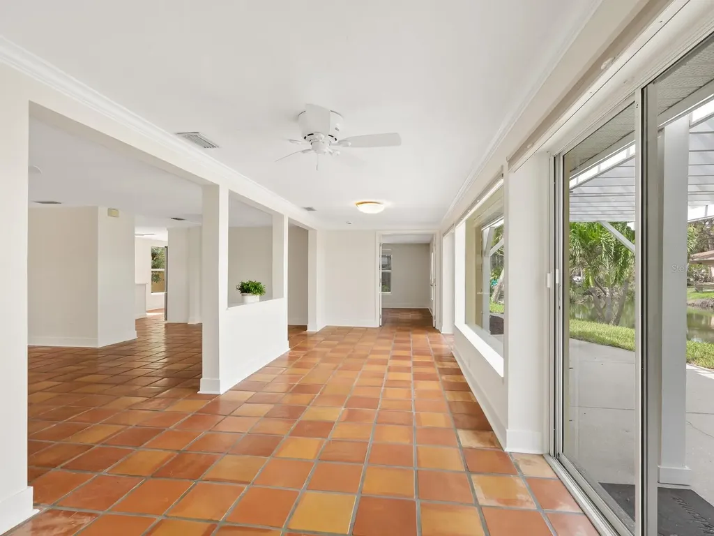 4830 Estrada De Costa Sarasota FL 34242
