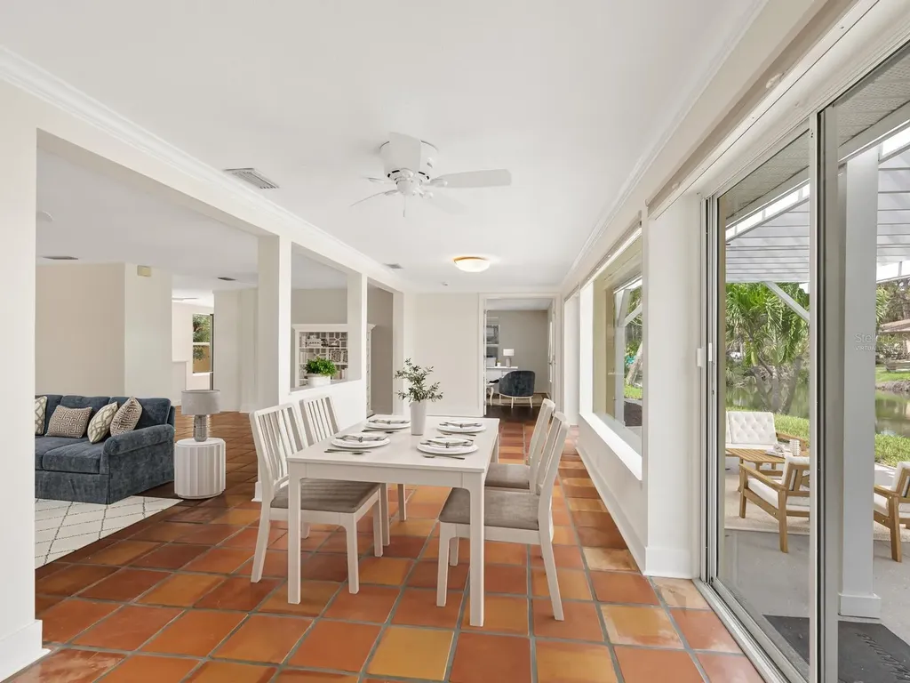 4830 Estrada De Costa Sarasota FL 34242