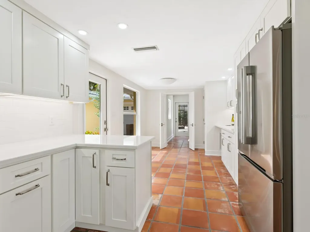 4830 Estrada De Costa Sarasota FL 34242