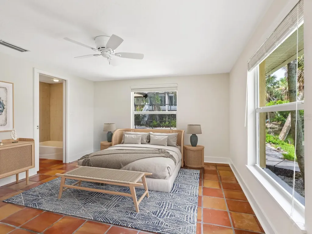 4830 Estrada De Costa Sarasota FL 34242