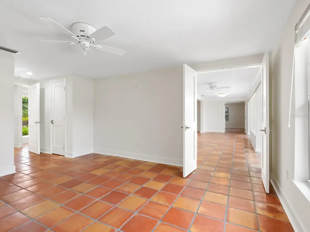 4830 Estrada De Costa Sarasota FL 34242