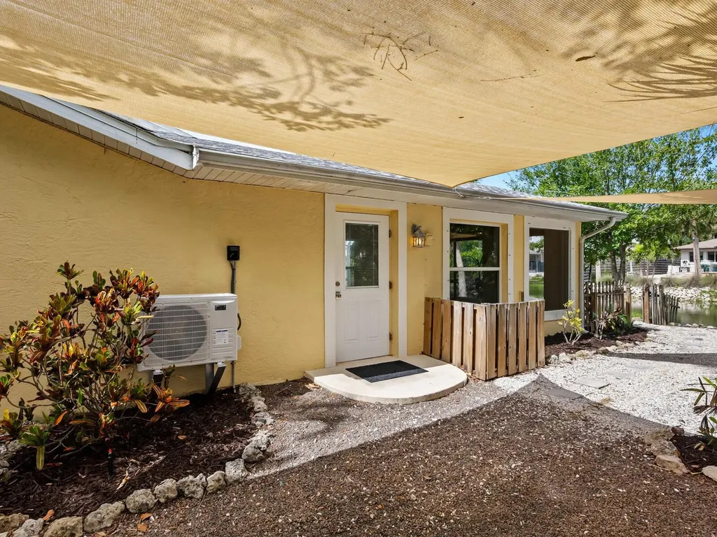 4830 Estrada De Costa Sarasota FL 34242