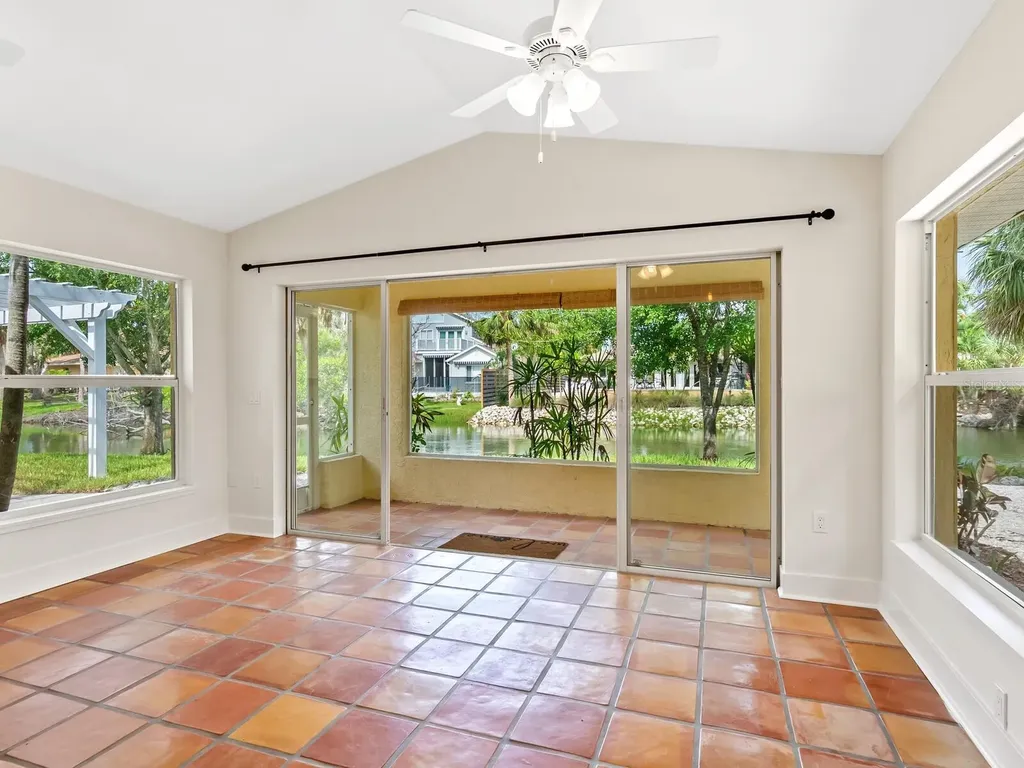 4830 Estrada De Costa Sarasota FL 34242