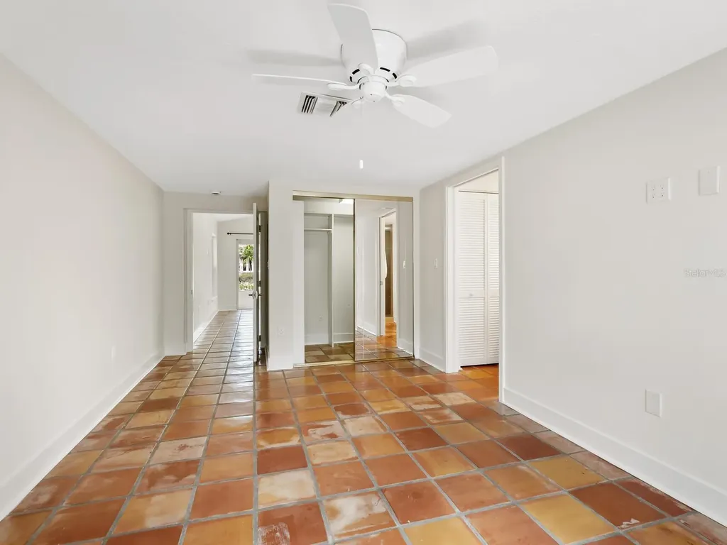 4830 Estrada De Costa Sarasota FL 34242