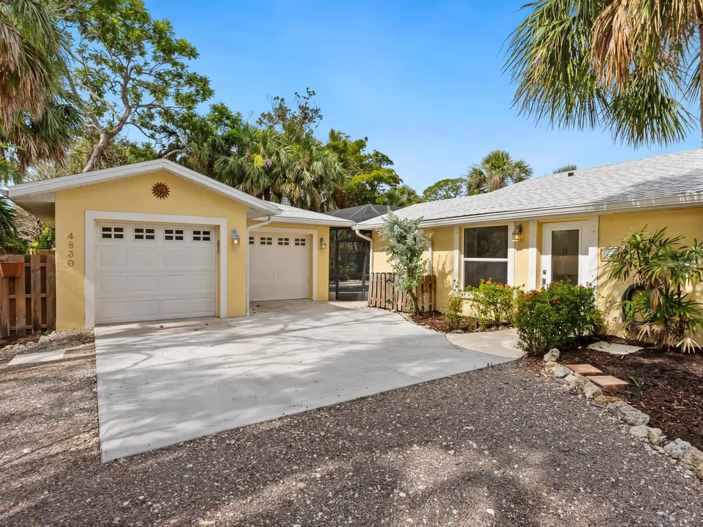 4830 Estrada De Costa Sarasota FL 34242