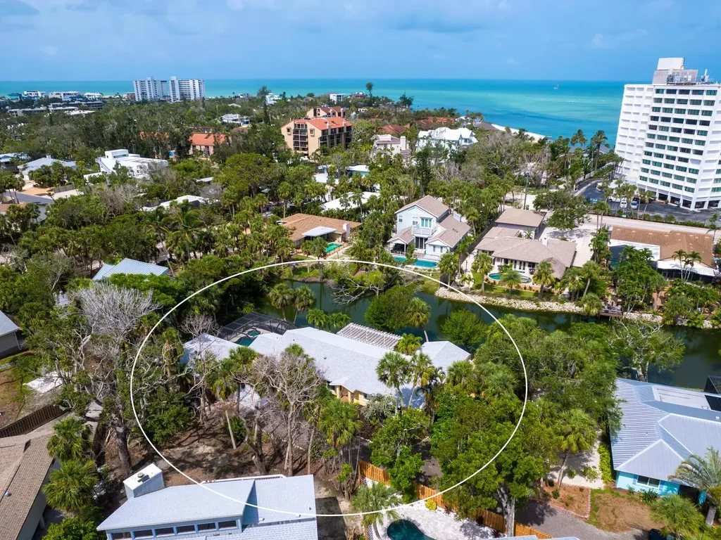 4830 Estrada De Costa Sarasota FL 34242