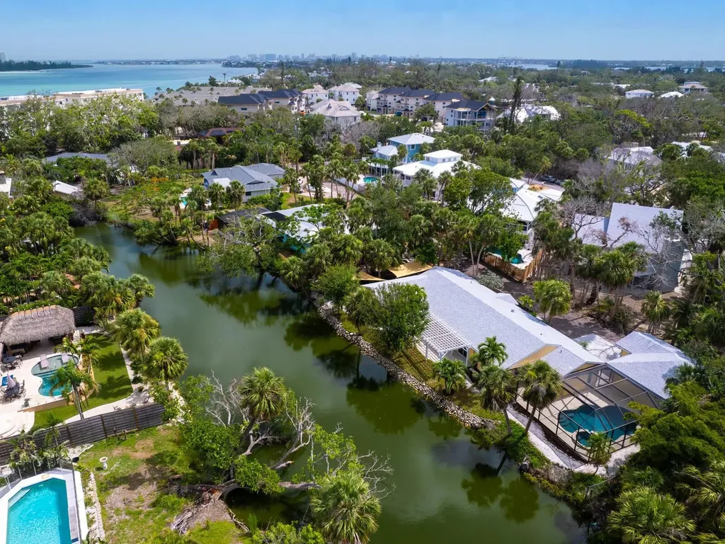 4830 Estrada De Costa Sarasota FL 34242