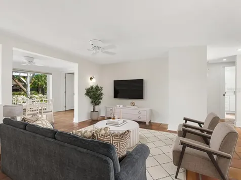 4830 Estrada De Costa Sarasota FL 34242