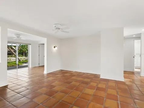 4830 Estrada De Costa Sarasota FL 34242