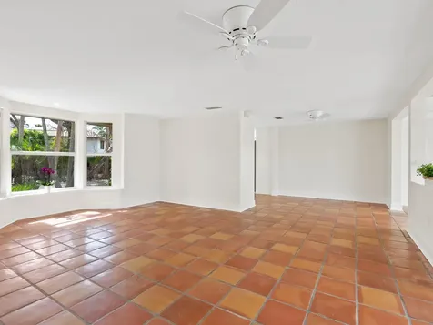 4830 Estrada De Costa Sarasota FL 34242