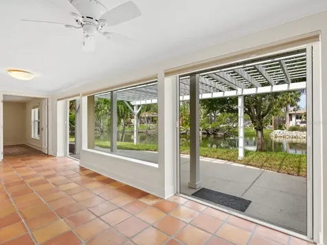 4830 Estrada De Costa Sarasota FL 34242
