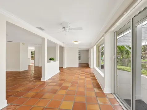 4830 Estrada De Costa Sarasota FL 34242