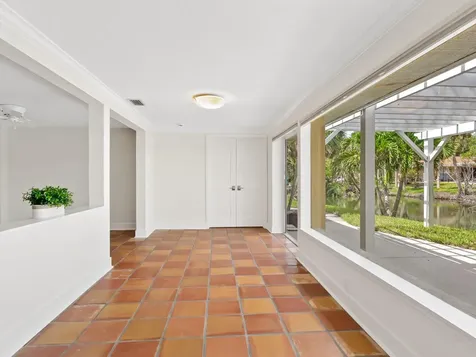 4830 Estrada De Costa Sarasota FL 34242