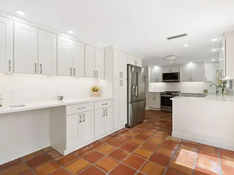 4830 Estrada De Costa Sarasota FL 34242
