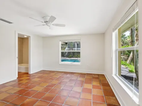 4830 Estrada De Costa Sarasota FL 34242