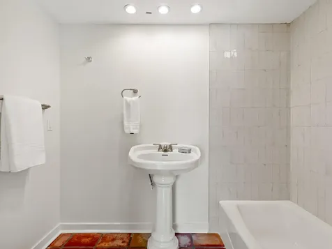 4830 Estrada De Costa Sarasota FL 34242