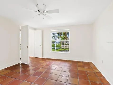 4830 Estrada De Costa Sarasota FL 34242