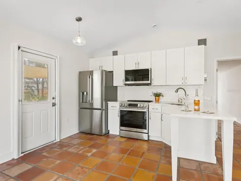 4830 Estrada De Costa Sarasota FL 34242