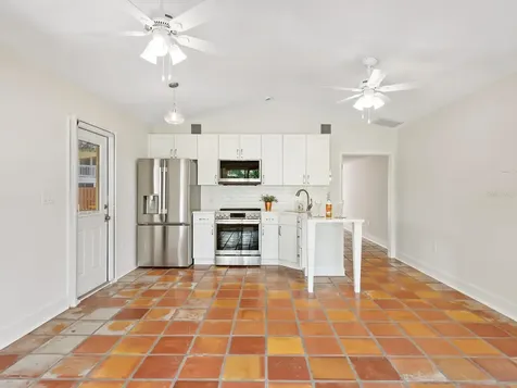 4830 Estrada De Costa Sarasota FL 34242