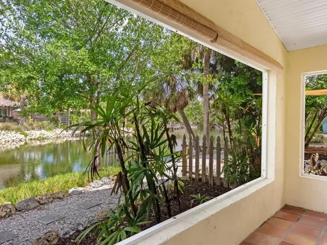 4830 Estrada De Costa Sarasota FL 34242