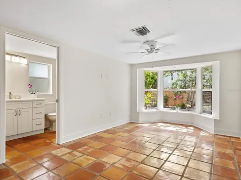 4830 Estrada De Costa Sarasota FL 34242