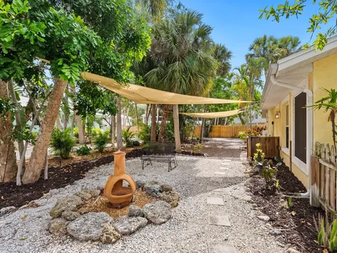4830 Estrada De Costa Sarasota FL 34242