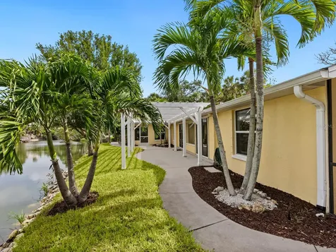4830 Estrada De Costa Sarasota FL 34242